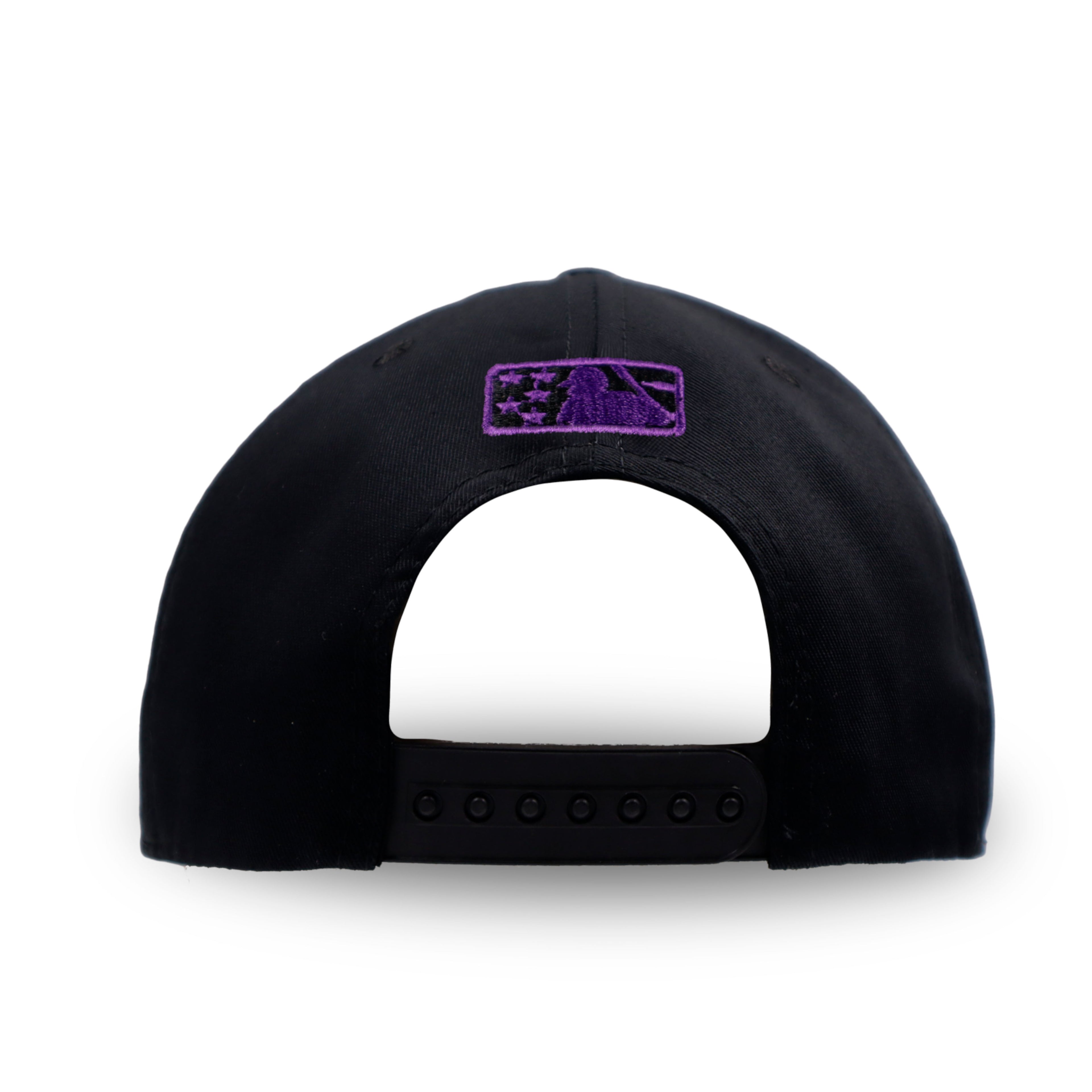 GORRA LA NEGRO LOGO MORADO