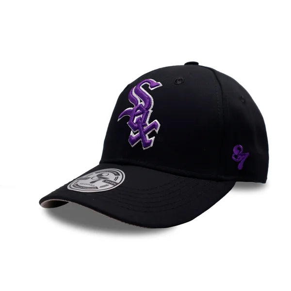 GORRA SOX NEGRO LOGO MORADO