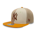 GORRA PLANA NY CAQUI Y BEIGE