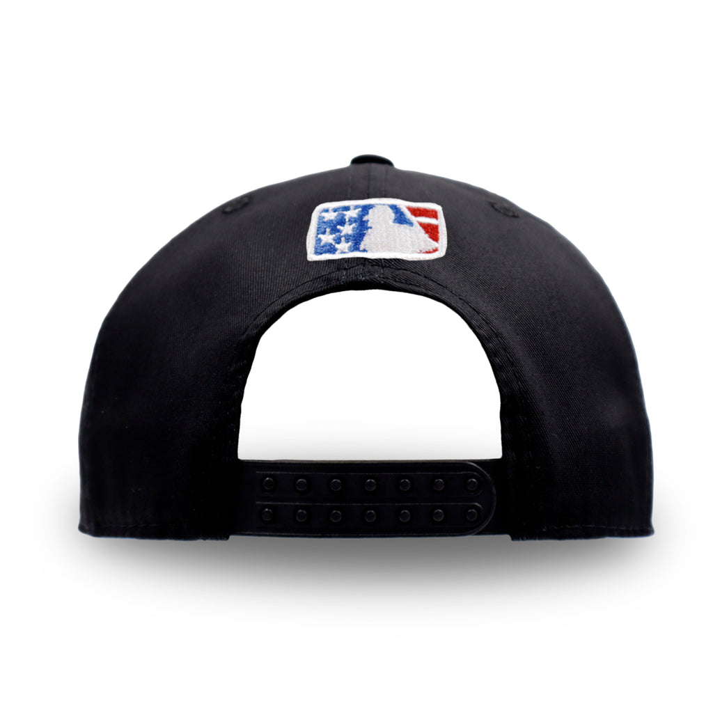 GORRA PLANA SOX NEGRO LOGO BLANCO